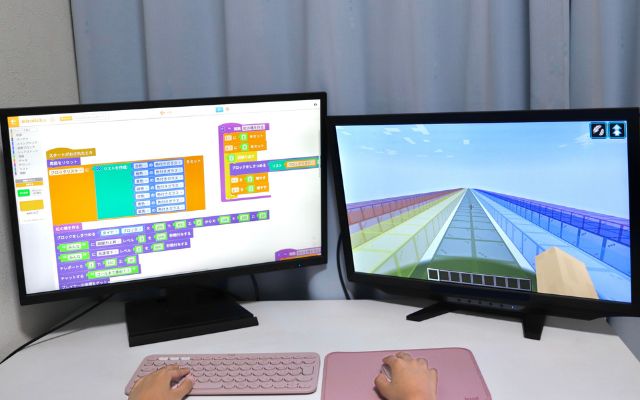 デジタネのマイクラッチコースをデュアルモニターで受講している様子